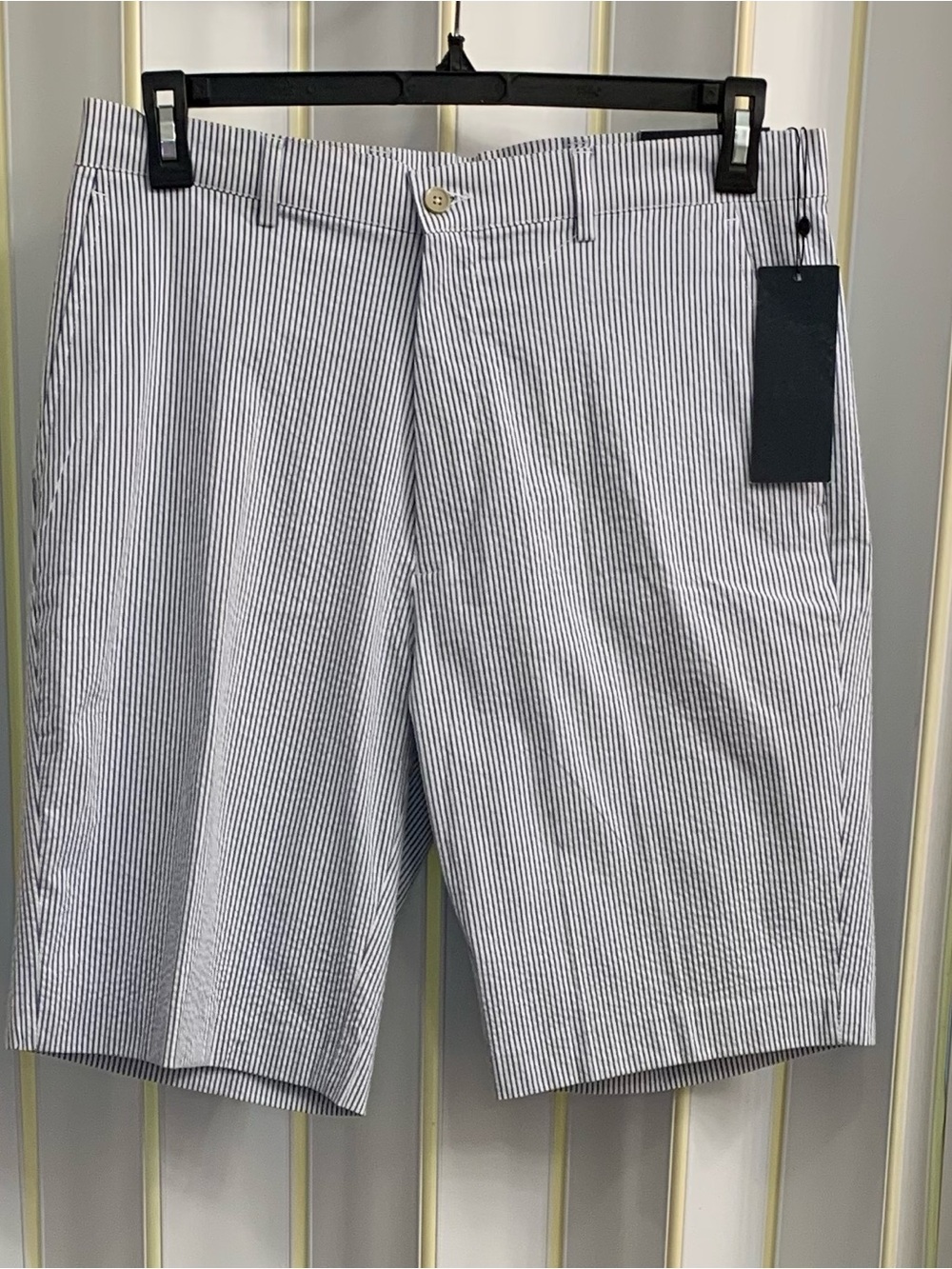 Britches Seersucker Flat-Front Shorts in White & Navy